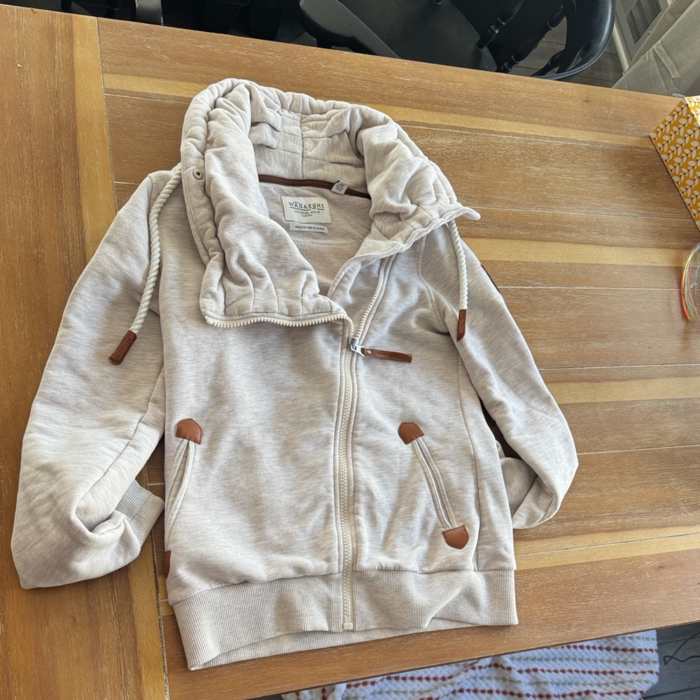 Wanakome Zip up w/ button neck